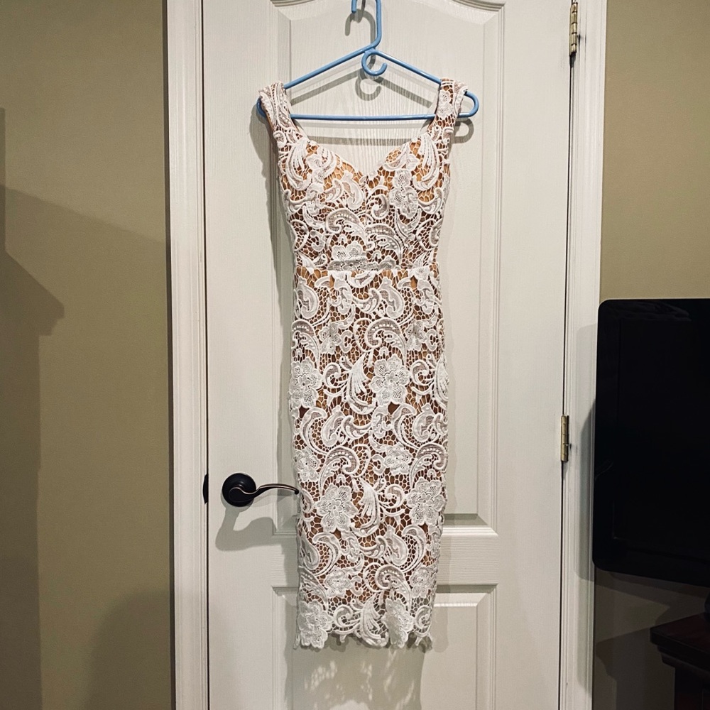 White laced sweetheart Bridal dress